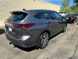 Used 2022 Toyota Highlander XLE image 5