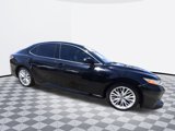 Used 2020 Toyota Camry XLE image 3