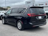 Used 2024 Chrysler Pacifica Touring-L image 5