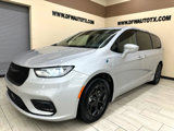 Used 2022 Chrysler Pacifica Limited w/ Uconnect Theater Family Group image 2