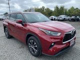 Used 2021 Toyota Highlander XLE image 2