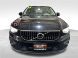 Used 2023 Volvo XC40 B5 Plus image 2