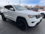 Used 2018 Jeep Grand Cherokee Laredo image 3