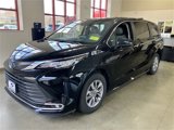 Used 2023 Toyota Sienna XLE image 3