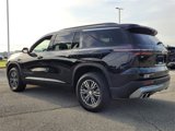 Used 2025 Chevrolet Traverse LT image 3