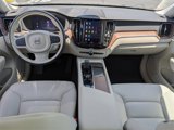 Used 2022 Volvo XC60 B5 Momentum image 2