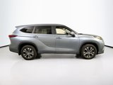 Used 2023 Toyota Highlander XLE image 4