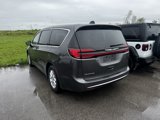 Used 2023 Chrysler Pacifica Touring-L image 6
