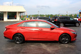 Used 2022 Hyundai Elantra SEL w/ Convenience Package image 3