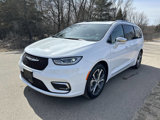 Used 2024 Chrysler Pacifica Pinnacle image 2
