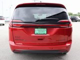 Used 2025 Chrysler Pacifica Limited image 4