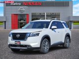 New 2025 Nissan Pathfinder SL image 2