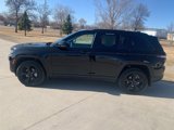 Used 2025 Jeep Grand Cherokee Limited w/ Luxury Tech Group II image 4
