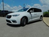 Used 2023 Chrysler Pacifica Touring-L image 4