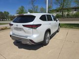 New 2025 Toyota Highlander Platinum image 3