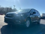 New 2025 Chrysler Pacifica Select image 3