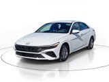 Used 2024 Hyundai Elantra SE image 2