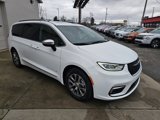 New 2025 Chrysler Pacifica Pinnacle image 3