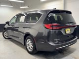 Used 2023 Chrysler Pacifica Touring-L image 5