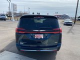 New 2025 Chrysler Pacifica Select image 4