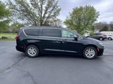 Used 2022 Chrysler Pacifica Touring-L image 2
