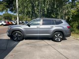 Used 2025 Volkswagen Atlas SE image 2