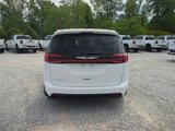 New 2025 Chrysler Pacifica Select image 4