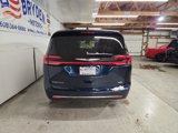 New 2025 Chrysler Pacifica Select image 4