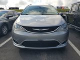 Used 2017 Chrysler Pacifica Limited image 2