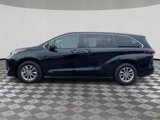 Used 2021 Toyota Sienna XLE image 5