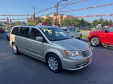 Used 2016 Chrysler Town & Country Touring image 3