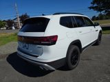 New 2025 Volkswagen Atlas Peak Edition SE image 4