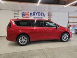 New 2025 Chrysler Pacifica Select image 2