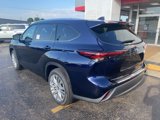 New 2025 Toyota Highlander Platinum image 3