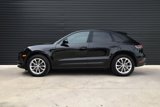 Certified 2024 Porsche Macan image 2
