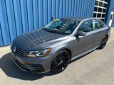 Used 2018 Volkswagen Passat 2.0T R-Line image 2