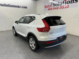 Used 2021 Volvo XC40 T5 Momentum image 5