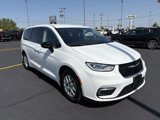 Used 2024 Chrysler Pacifica Touring-L image 2