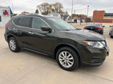 Used 2017 Nissan Rogue SV image 3
