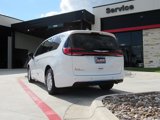 Used 2023 Chrysler Pacifica Touring-L image 5
