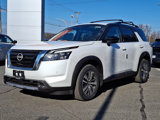 New 2025 Nissan Pathfinder SL image 2