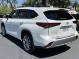 Used 2023 Toyota Highlander Platinum image 2