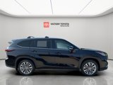 New 2025 Toyota Highlander Platinum image 3