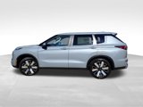 New 2025 Mitsubishi Outlander SE image 4