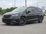 New 2025 Chrysler Pacifica Limited image 2