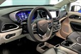 Used 2023 Chrysler Pacifica Touring-L image 2