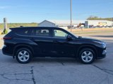 Used 2020 Toyota Highlander LE image 4