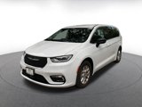 Used 2024 Chrysler Pacifica Touring-L image 3