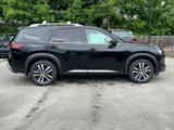 New 2025 Nissan Pathfinder Platinum image 2