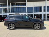 Used 2022 Toyota Highlander XLE image 4
